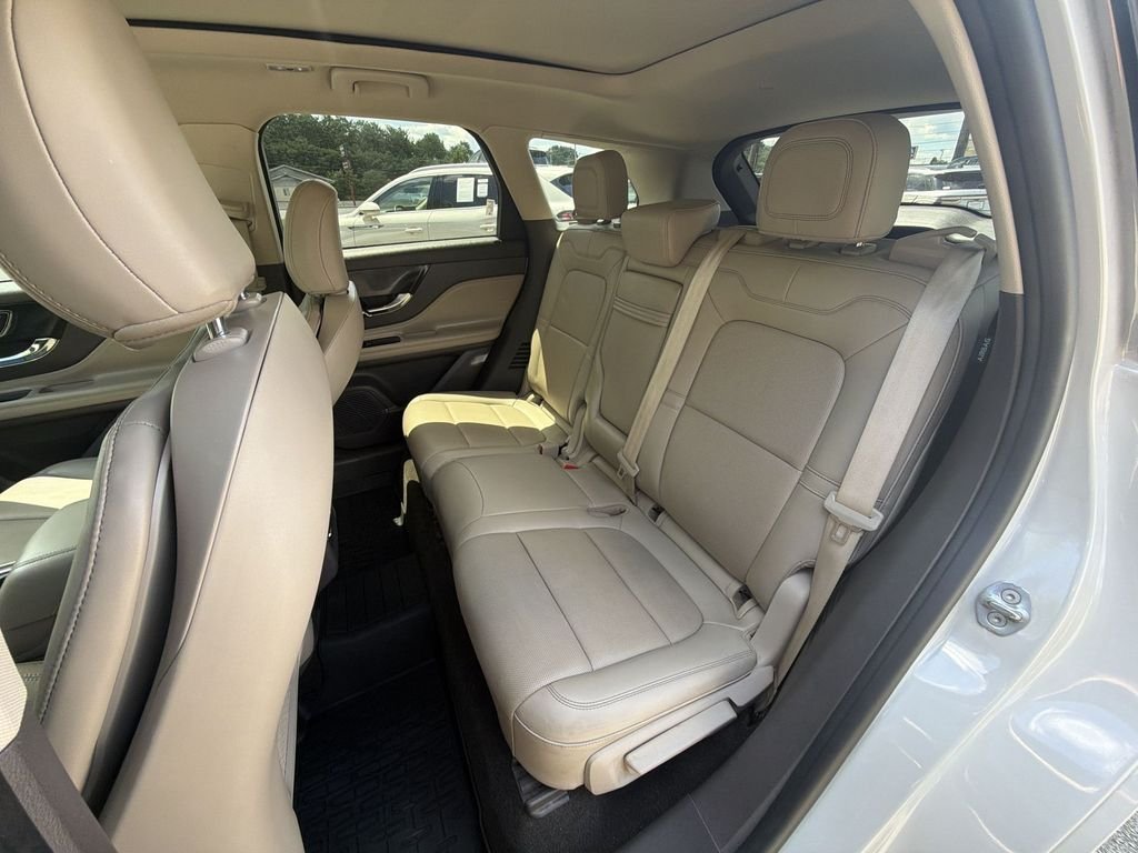 Used 2022 White Lincoln Reserve image 23