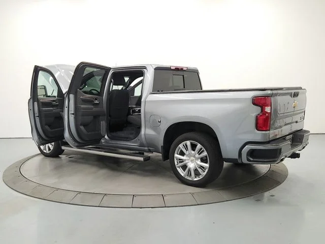 Used 2024 Gray Chevrolet High Country image 13
