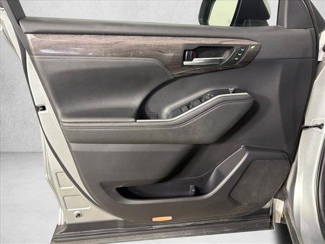 Certified Used 2020 CELESTIAL SILVER METALLIC Toyota  image 12