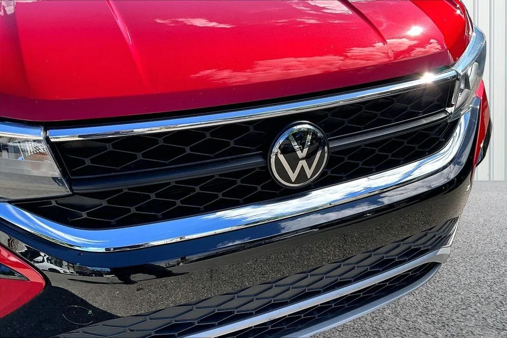 Used 2023 Red Volkswagen 1.5T SE image 31