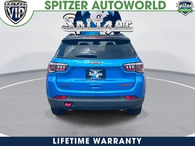 New 2026 Hydro Blue Pearl-Coat Exterior Paint Jeep Trailhawk image 8