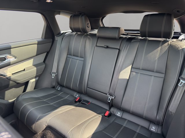 Used 2022 White Land Rover R-Dynamic S image 14