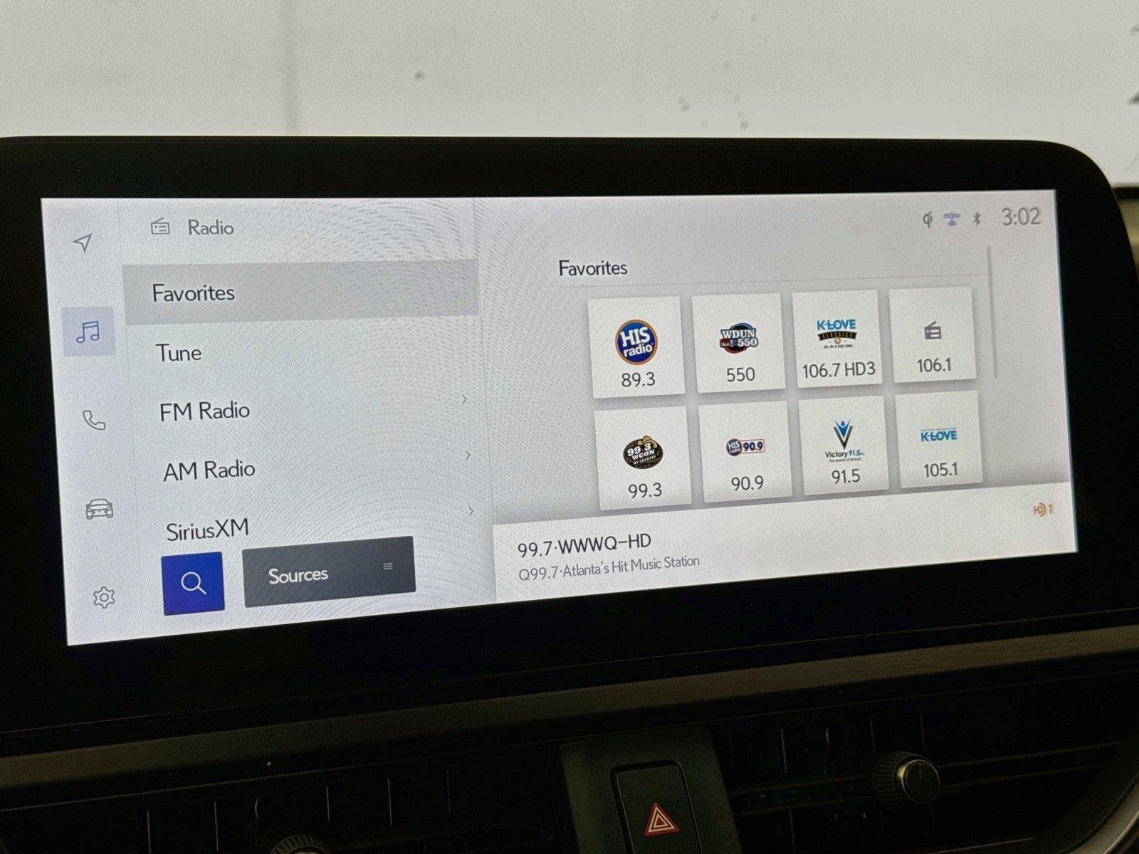 Used 2024 Iridium w/ Obsidian Roof Lexus UX 250h F SPORT Handling image 26