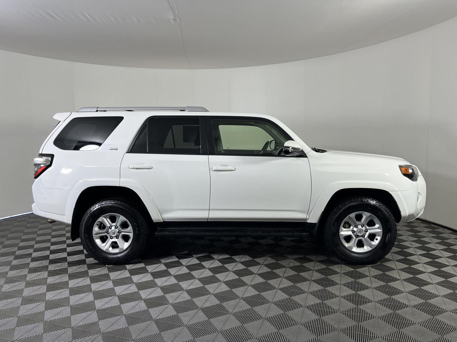 Used 2017 Super White Toyota SR5 Premium image 2
