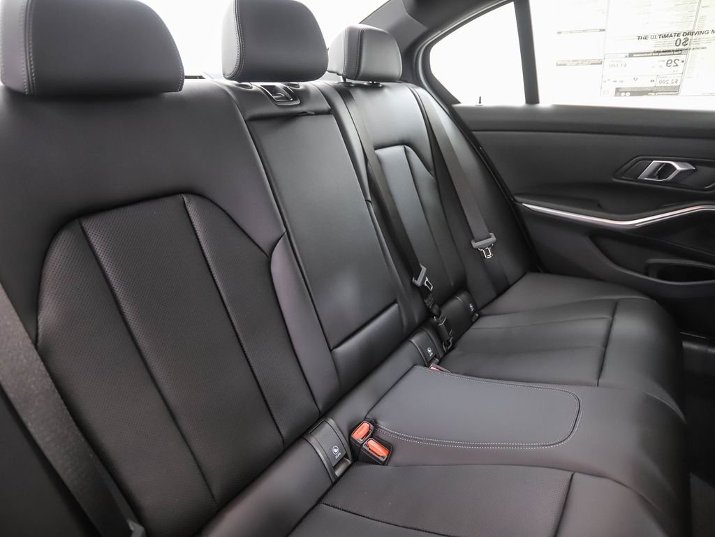 2025 BMW 3 Series 330i - Photo 24