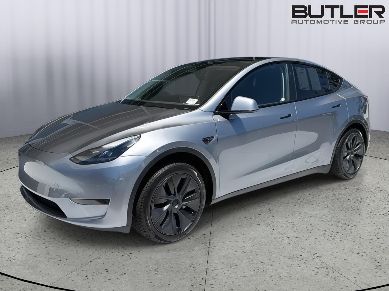 2024 Tesla Model Y Long Range Rear Wheel Drive's photo