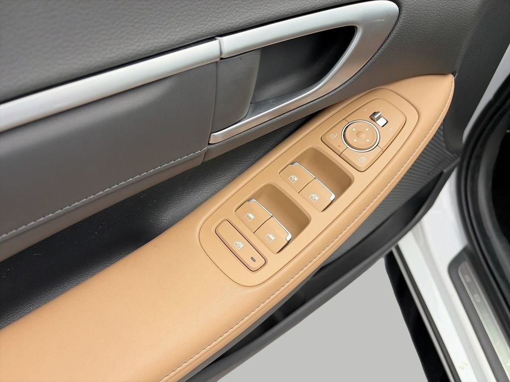Used 2025 White Hyundai Limited image 14
