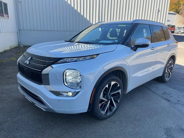 Used 2022  Mitsubishi SEL image 9