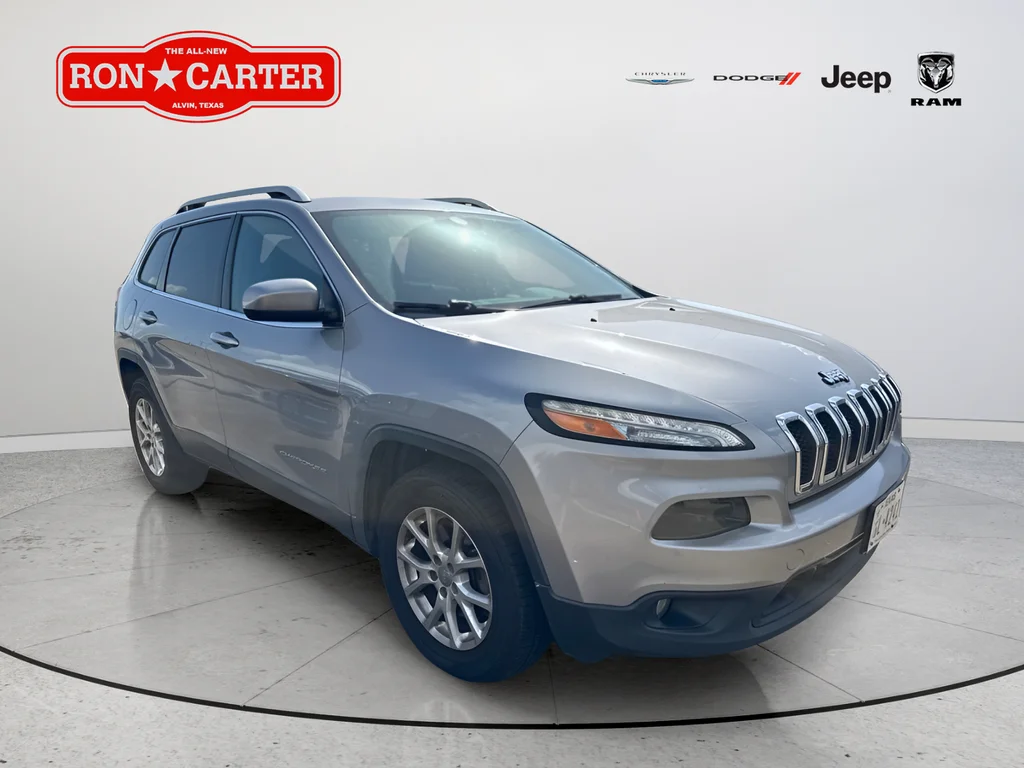 Used 2014 Silver Jeep Latitude image 1