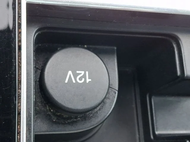 Used 2018  Land Rover SE R-Dynamic image 24