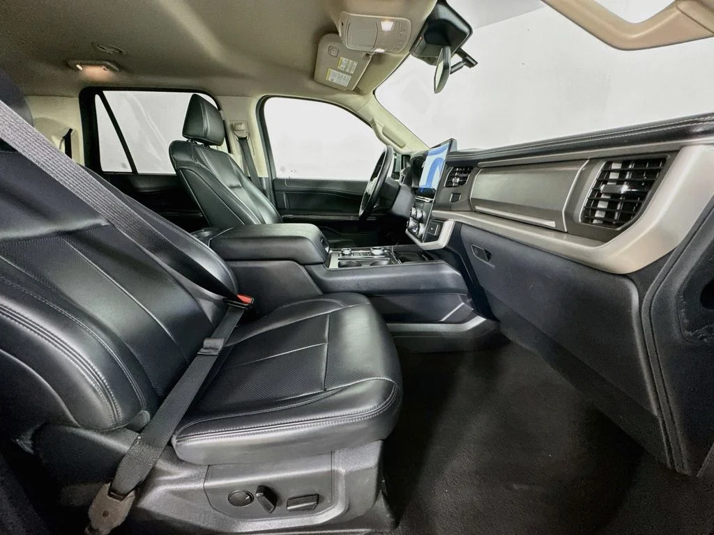 Used 2024 Silver Ford XLT image 37