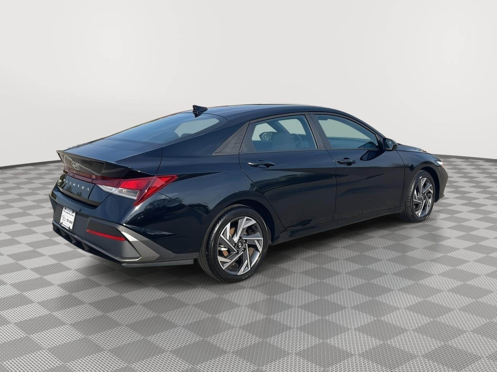 Used 2025 Abyss Black Hyundai SEL Sport image 6