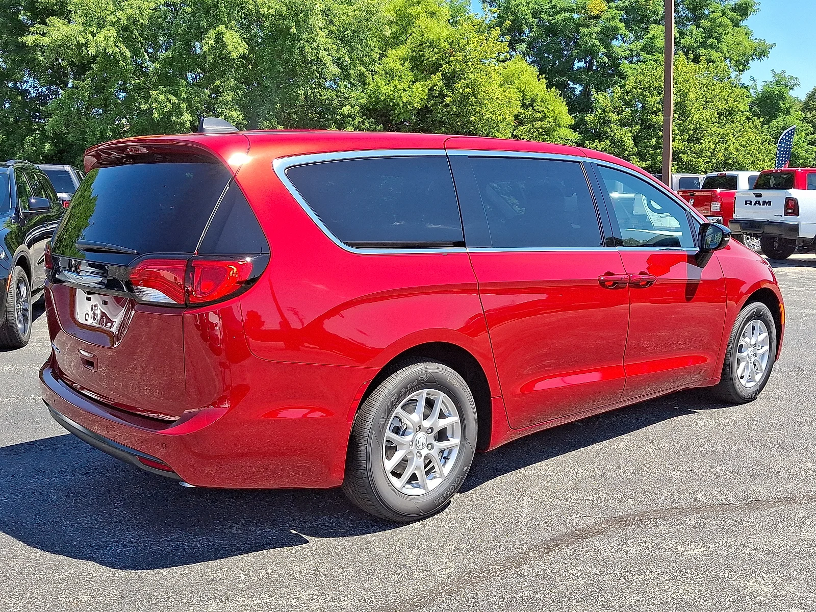 2026 Chrysler Voyager LX - Photo 8