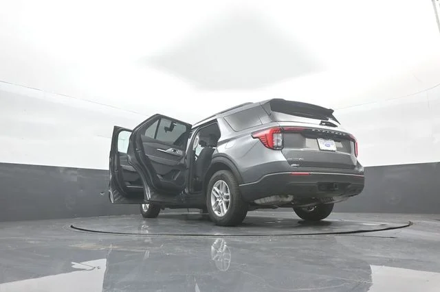 New 2026 Carbonized Gray Metallic Ford Active image 45