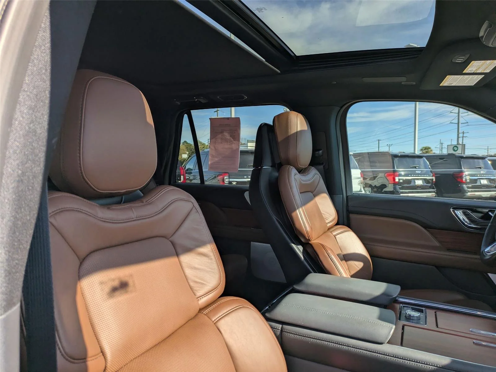 Used 2024 Pristine White Metallic Tri-Coat Lincoln Reserve image 33