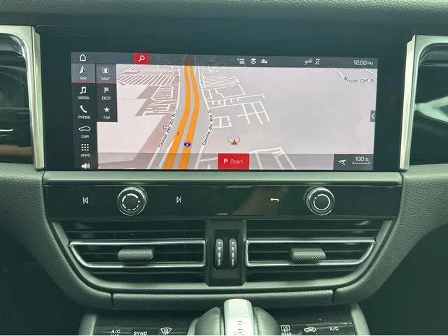 2023 Porsche Macan T - Photo 25