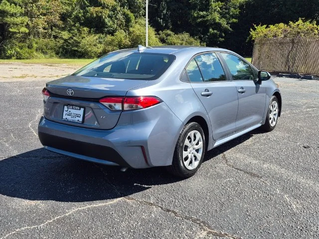 Used 2022  Toyota LE image 2