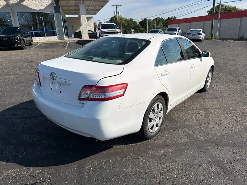 Used 2011 White Toyota LE image 7