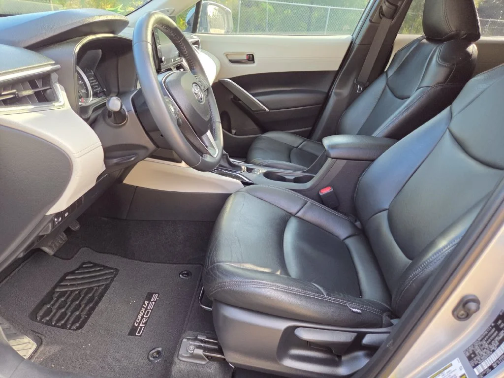 Certified Used 2022 Silver Toyota LE image 25