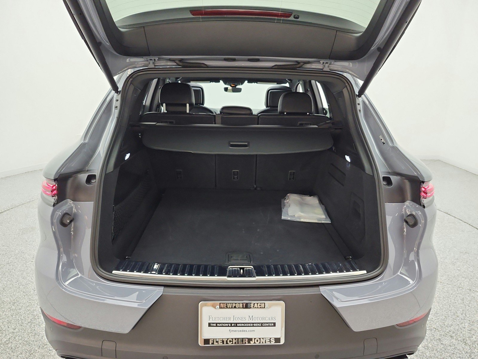 Used 2024 Arctic Grey Porsche S AWD image 18