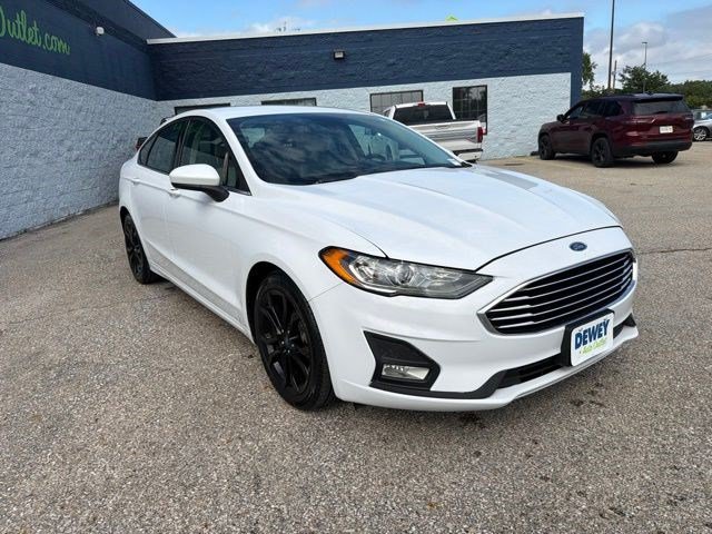 Used 2019 Oxford White Ford SE image 7
