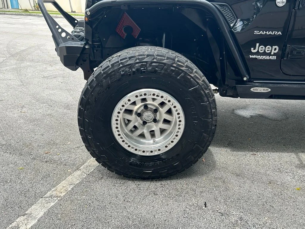 Used 2018 Black Jeep Unlimited Sahara image 29