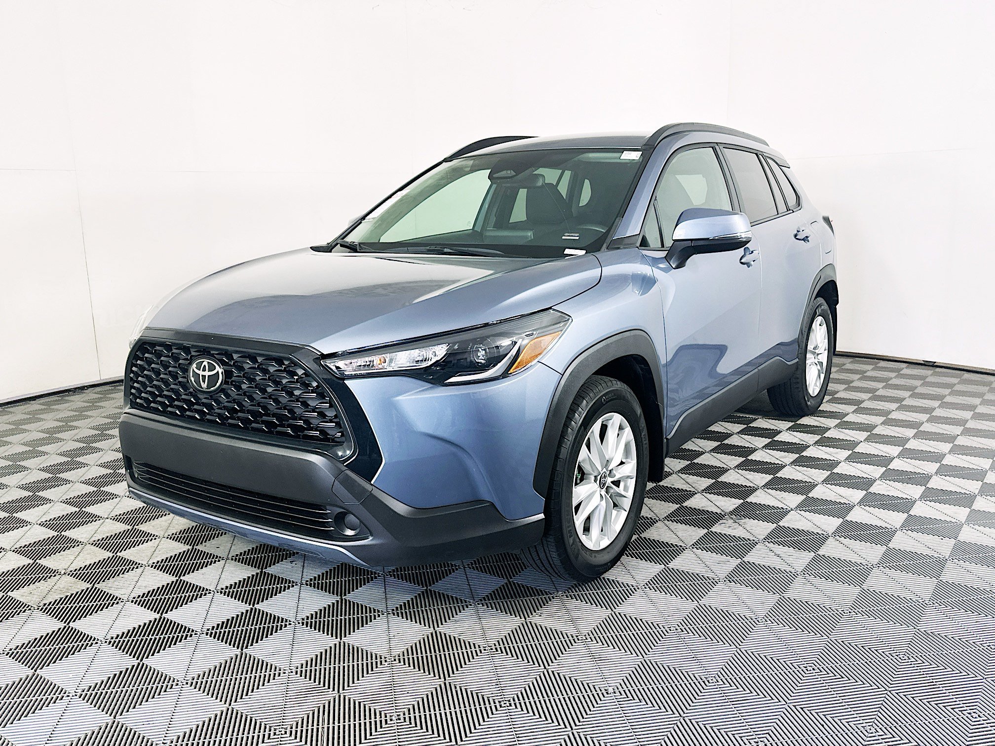 Used 2023 Celestite Toyota LE image 7