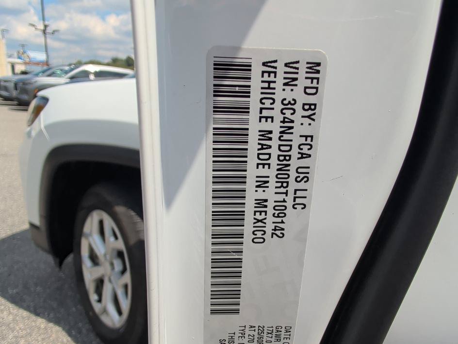 Used 2024 Bright White Clearcoat Jeep Latitude image 32
