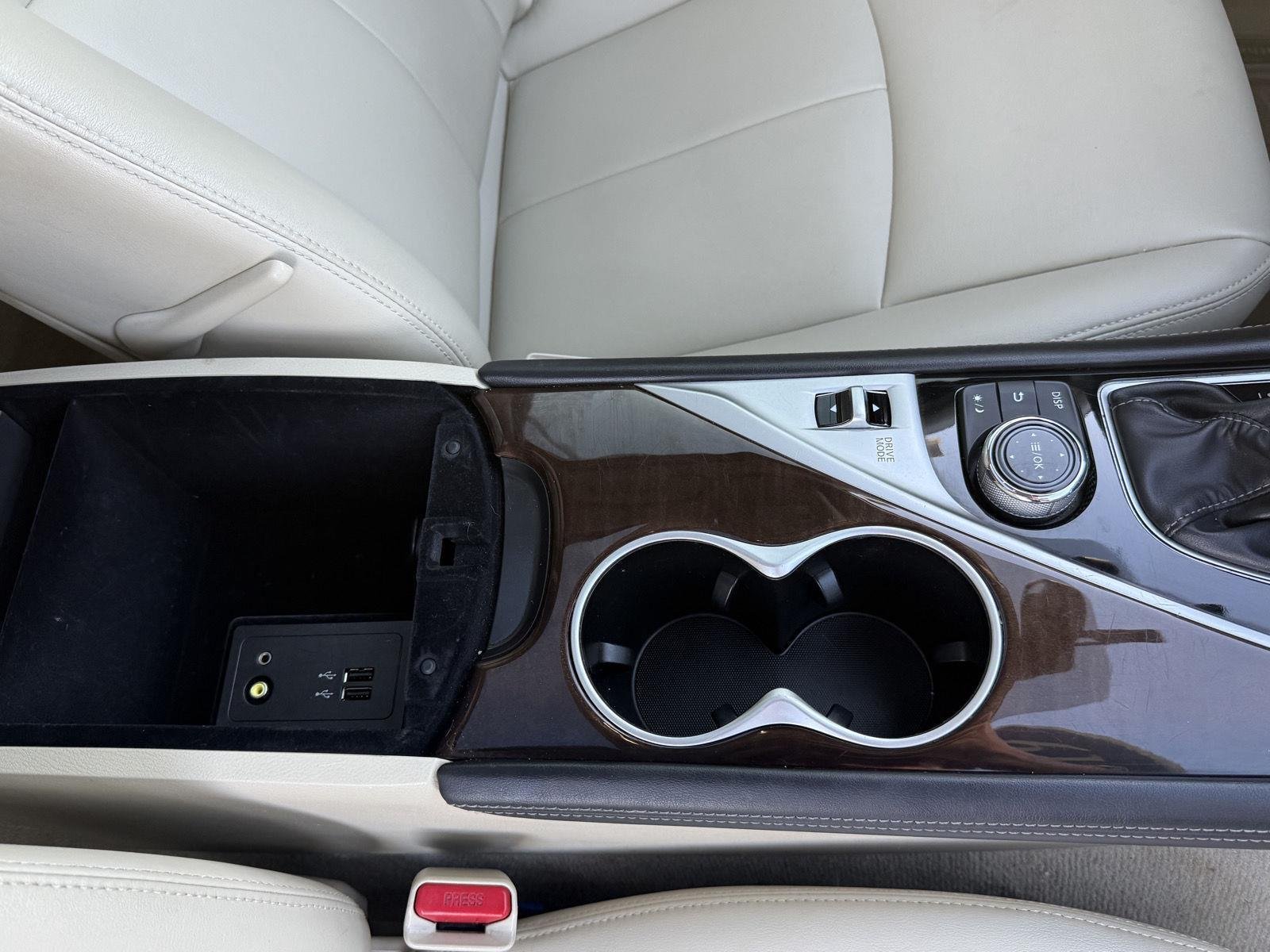 Used 2019 Majestic White INFINITI 3.0t LUXE image 10