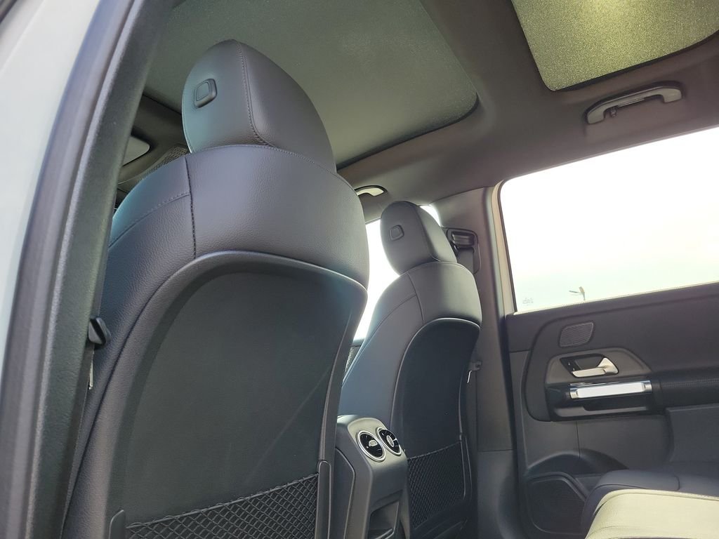 New 2026 Polar White Mercedes-Benz GLB 250 image 11