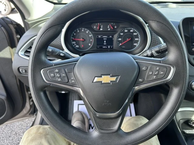 Used 2025 Mineral Gray Metallic Chevrolet 1LT image 13
