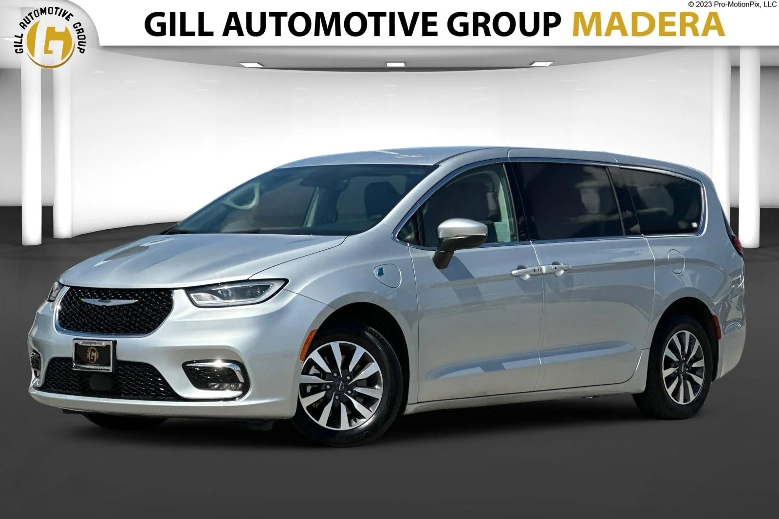 2023 Chrysler Pacifica Hybrid Touring L Hybrid's photo