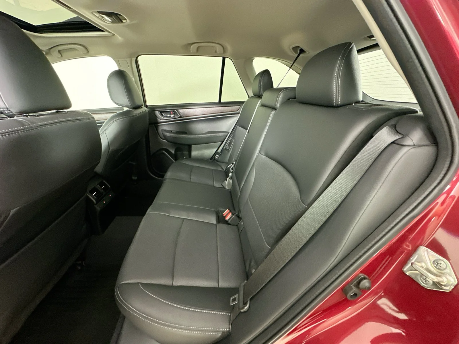 Used 2016 Red Subaru  image 38