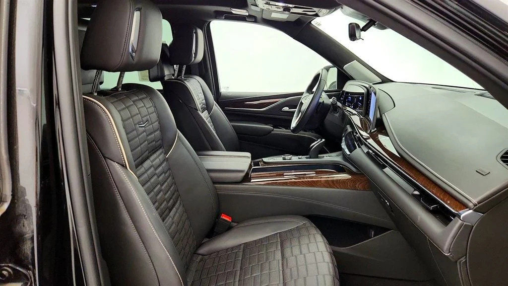 Used 2023 Black Raven Cadillac 4WD 4dr Sport Platinum w/ Super Cruise & Power Assist Steps image 28