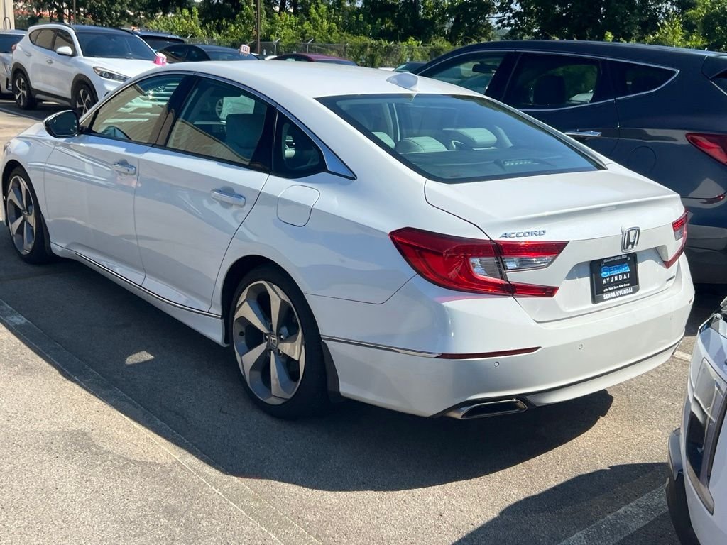 Used 2018  Honda Touring image 3