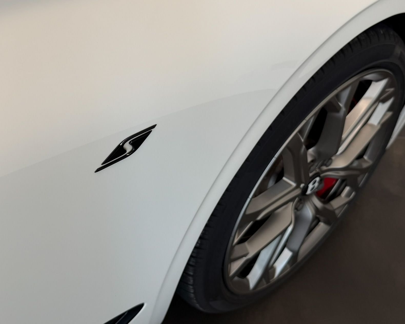 Used 2023 White Bentley V8 S image 45