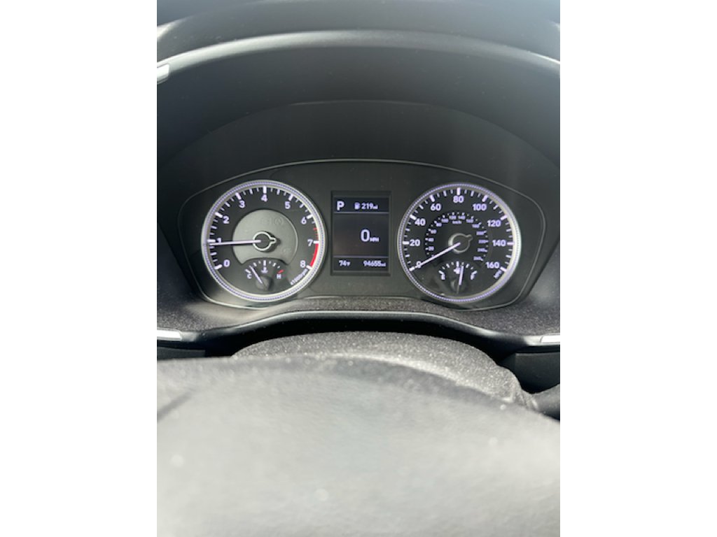 Used 2019 Scarlet Red Hyundai SE image 10