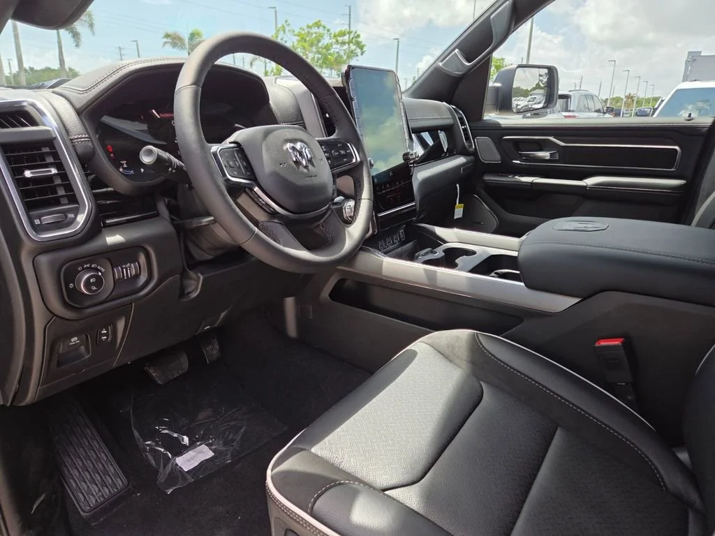 New 2026 Diamond Black Crystal Pearl-Coat Exterior Paint RAM Laramie image 27