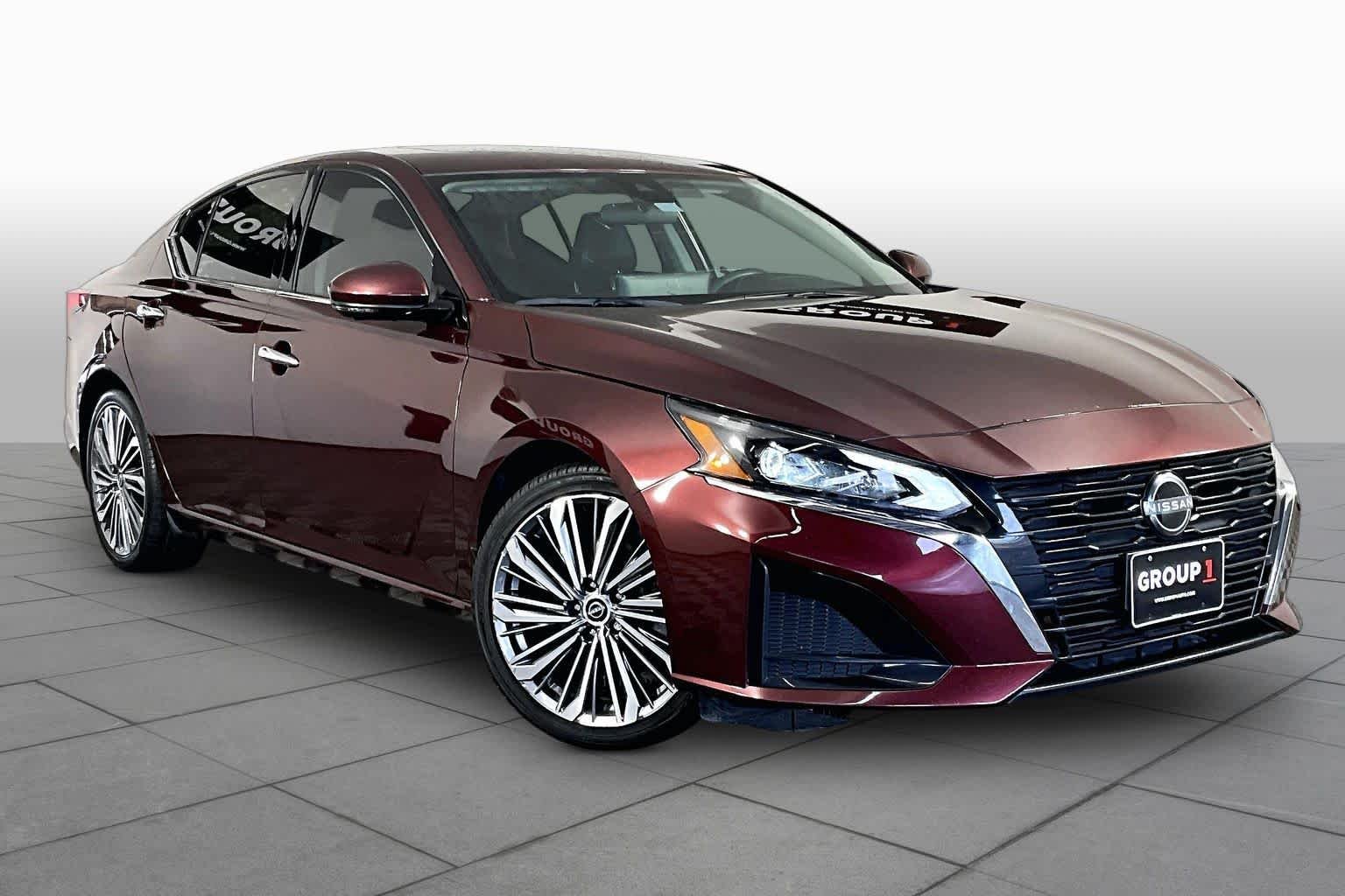 Used 2023 Garnet Pearl Metallic Nissan 2.5 SL image 5