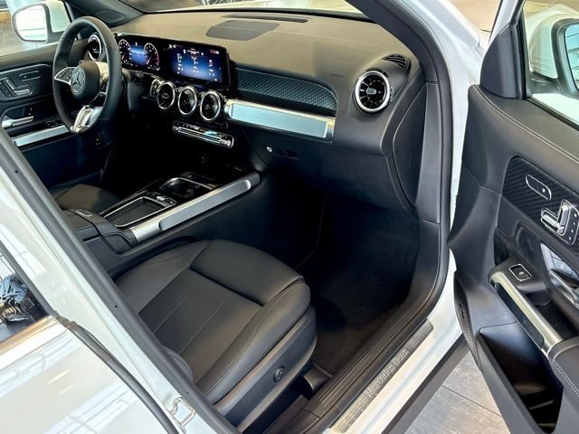New 2026 Polar White Mercedes-Benz GLB 250 image 25