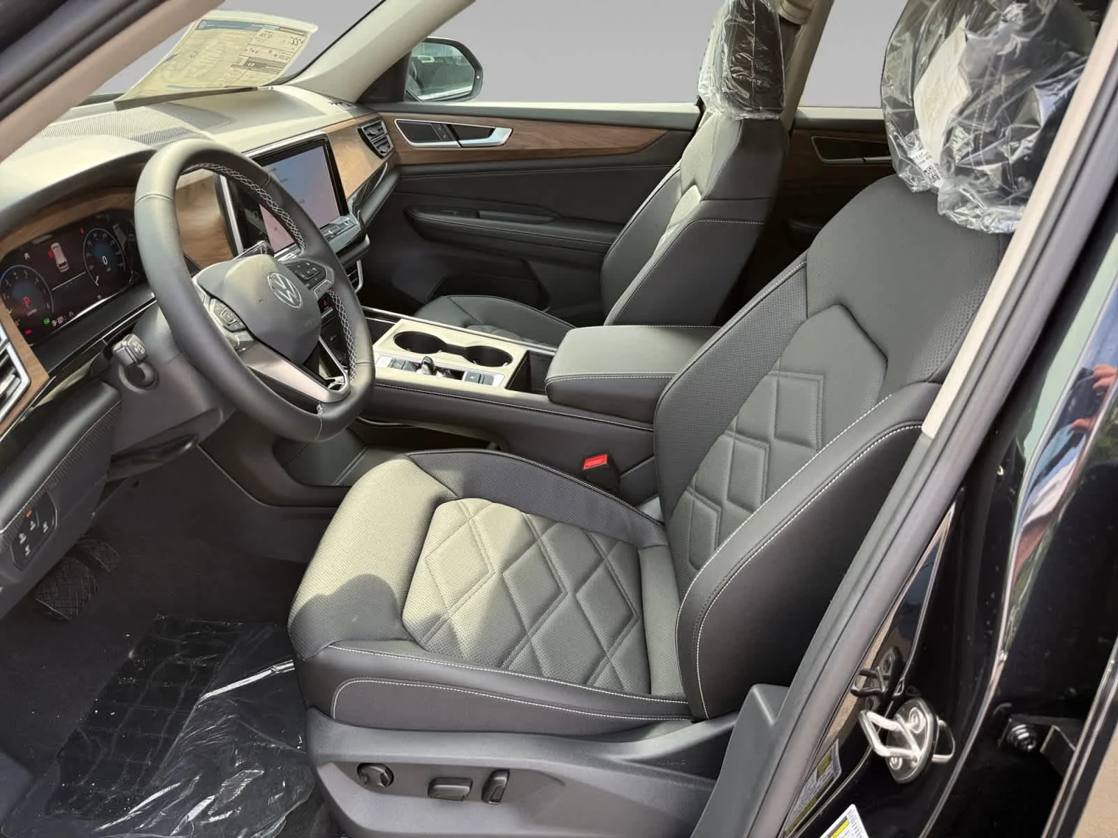 New 2026 Deep Black Pearl Volkswagen 2.0T SE image 11