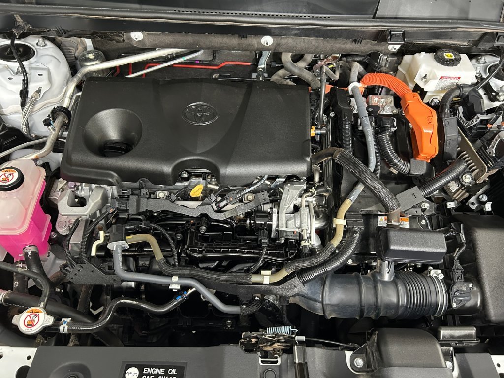 Used 2021 White Toyota XLE image 20