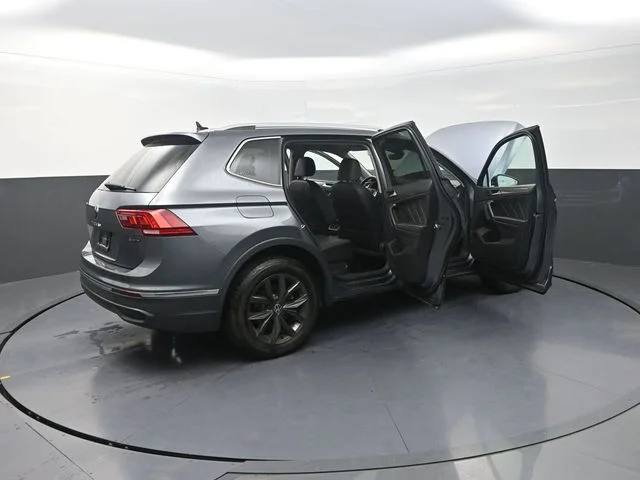 Used 2024  Volkswagen 2.0T SE image 45