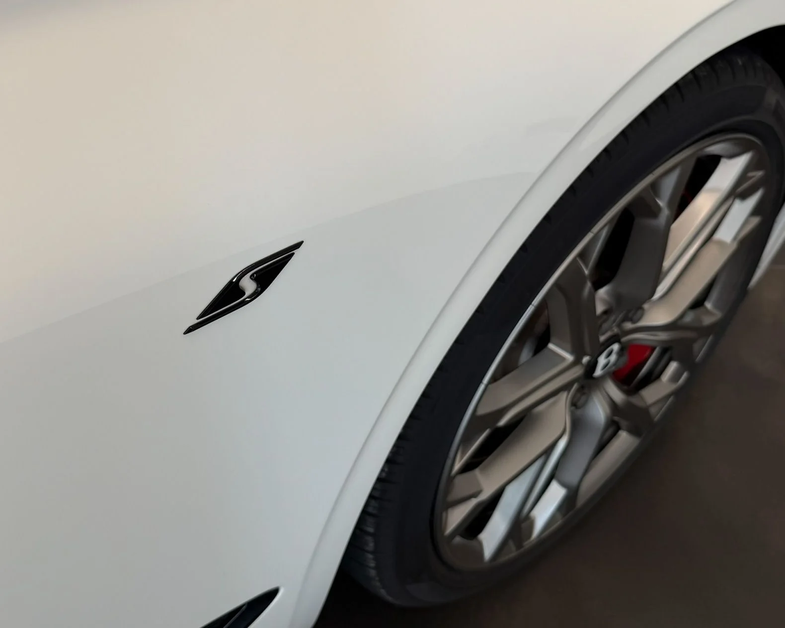 Used 2023 White Bentley V8 S image 45