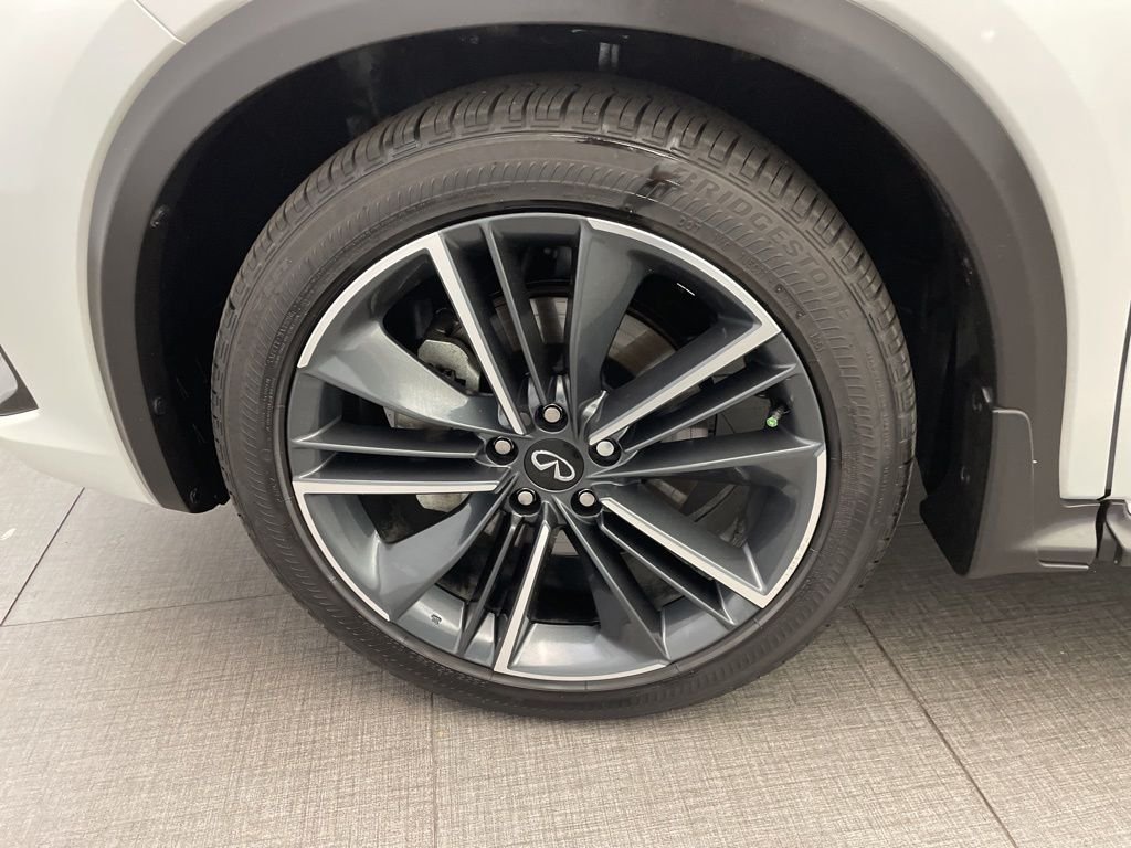 Used 2025 White INFINITI SENSORY image 10