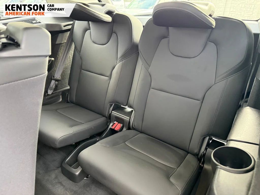 Used 2025 Gray Volvo B6 Plus 7-Seater image 31