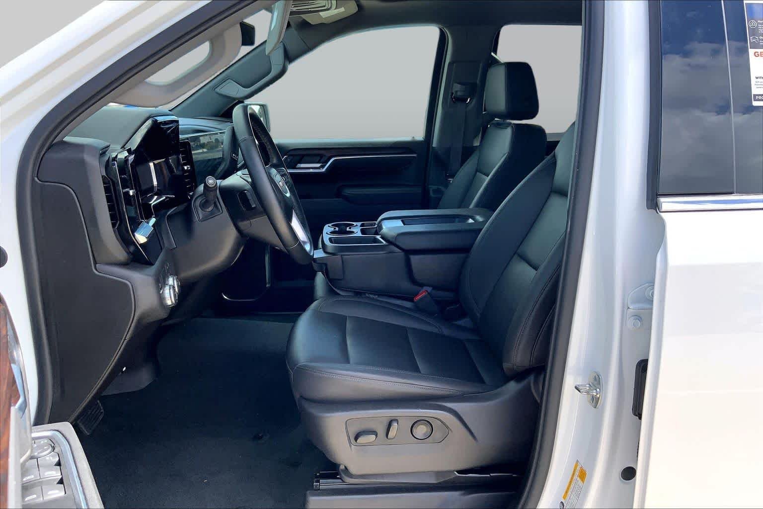 2026 GMC Sierra 1500 SLT - Photo 8