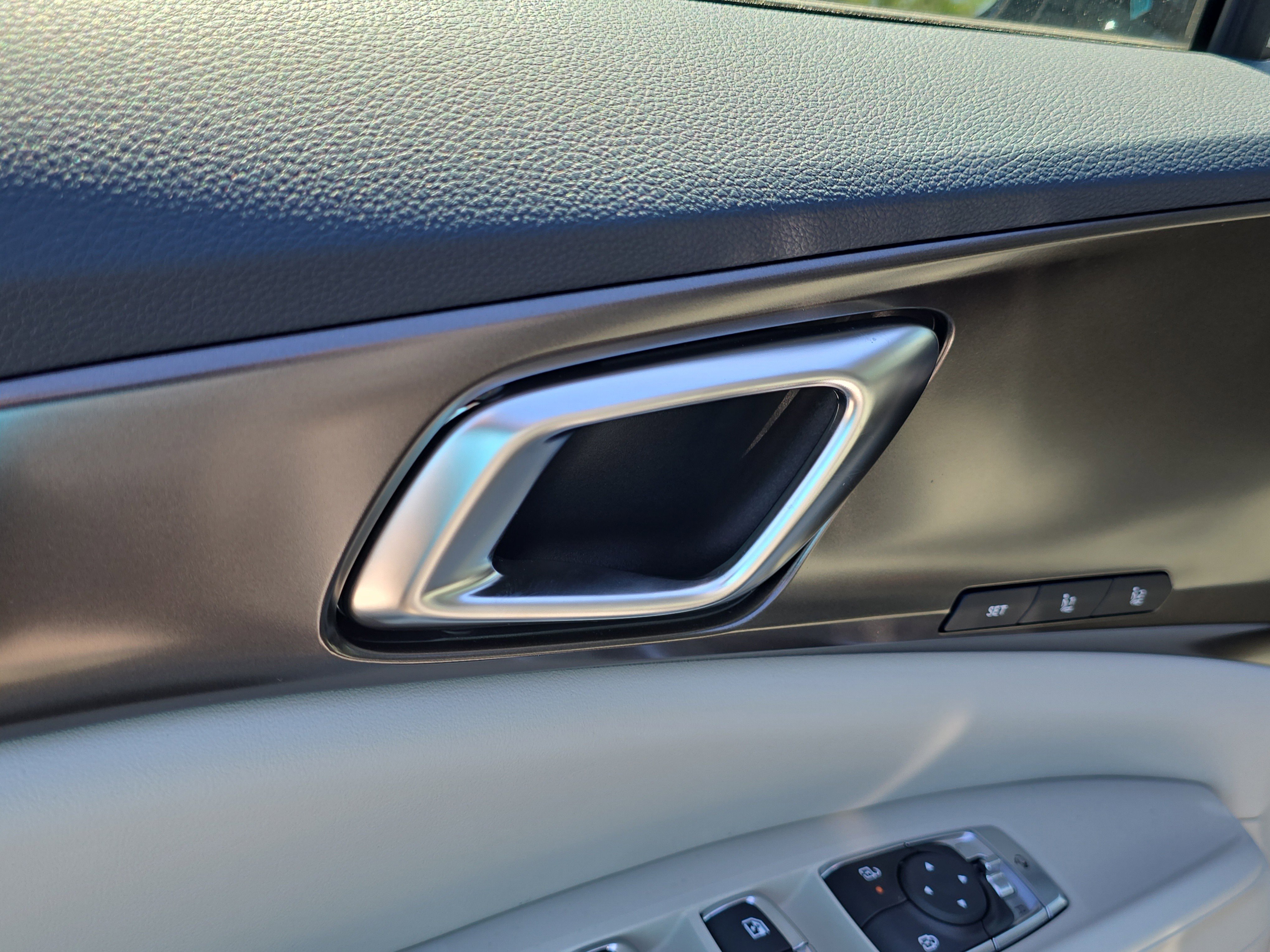 New 2026 Ceramic Silver Kia SX image 20