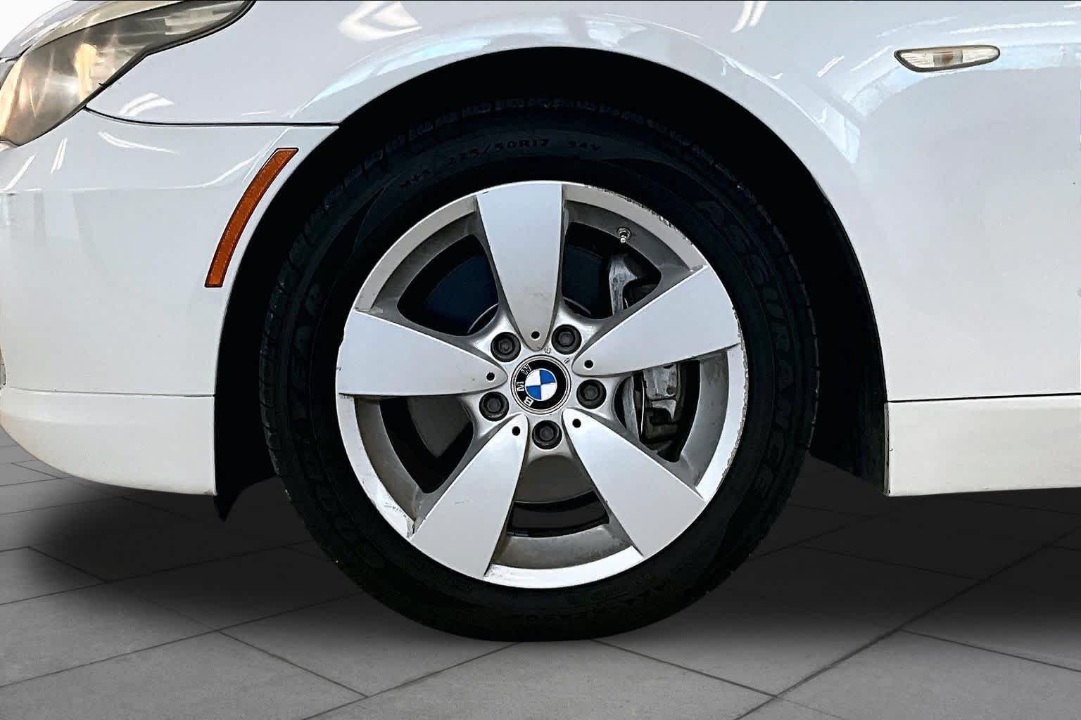 Used 2008 Alpine White BMW 528xi image 9