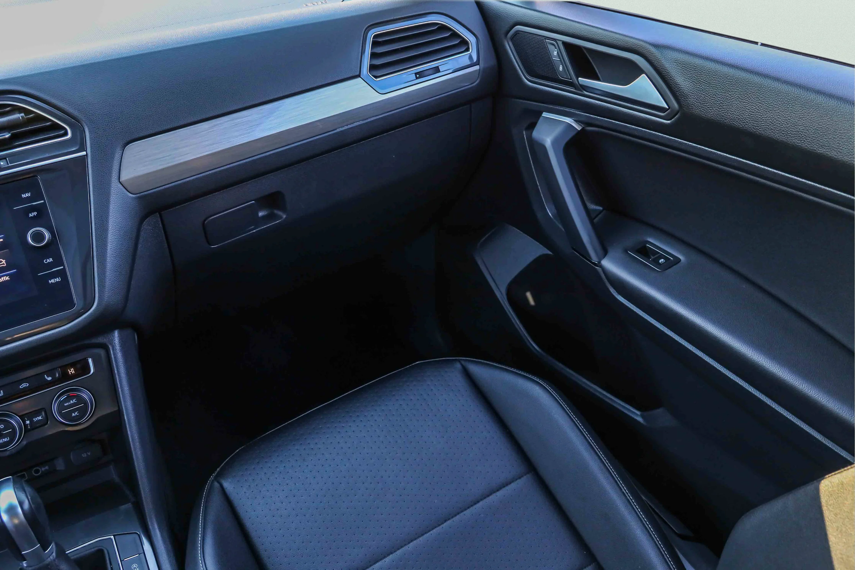 Used 2019  Volkswagen  image 18